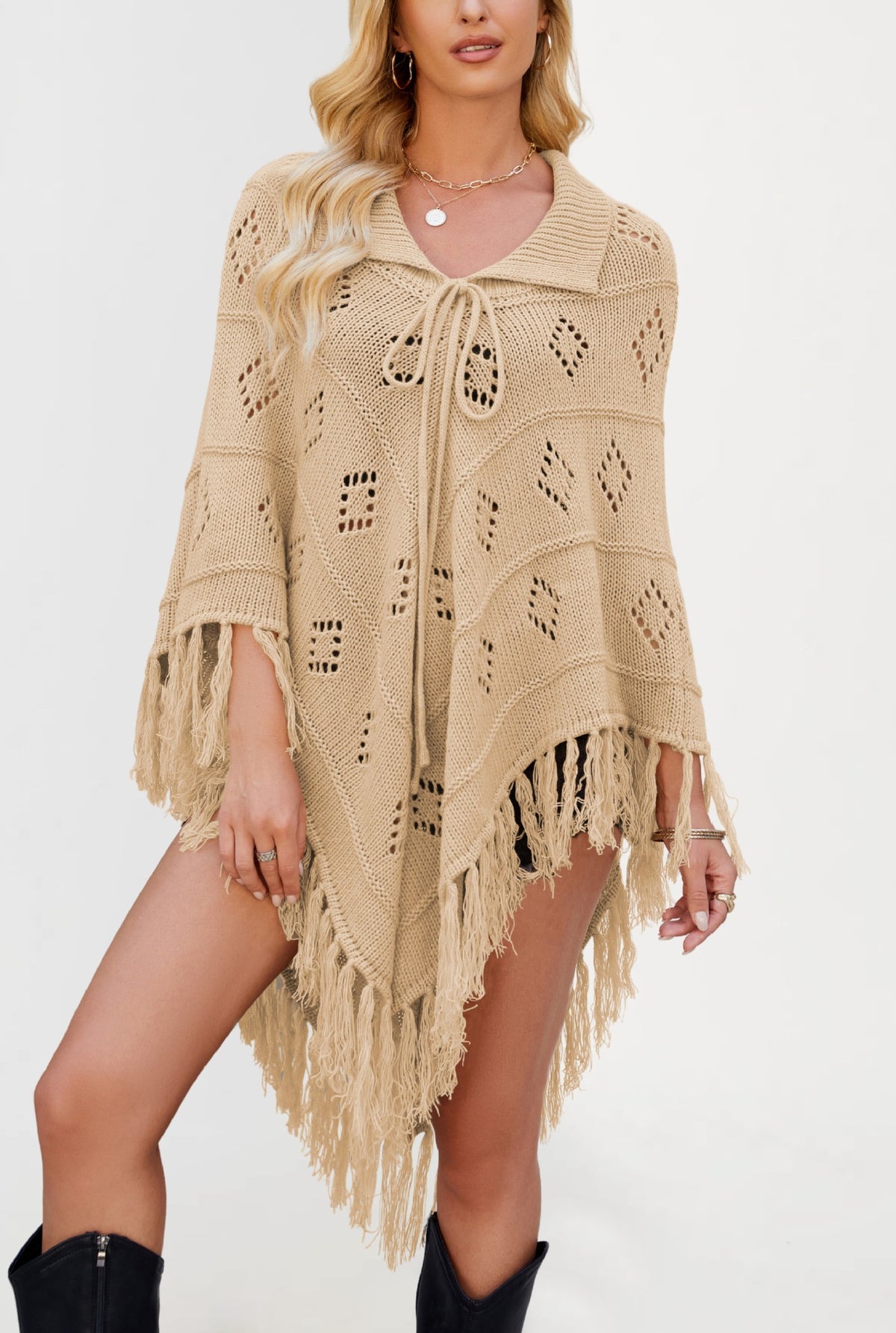 Elina – Stickad Poncho med Fransar