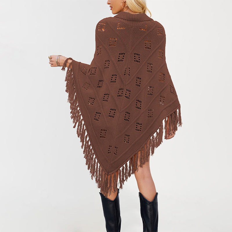 Elina – Stickad Poncho med Fransar