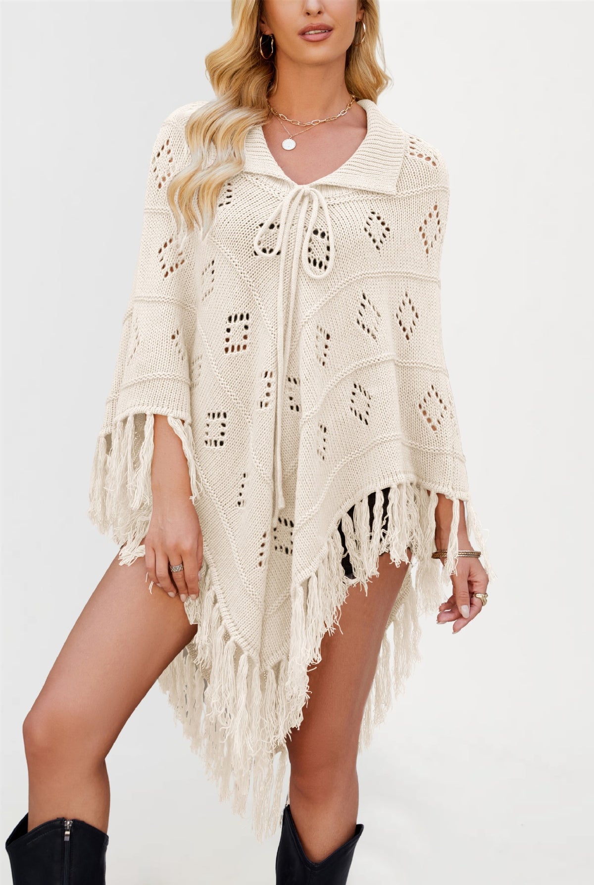 Elina – Stickad Poncho med Fransar
