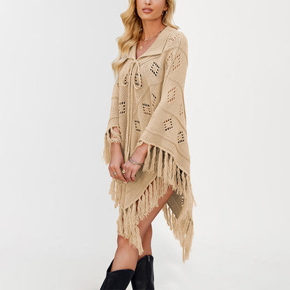 Elina – Stickad Poncho med Fransar