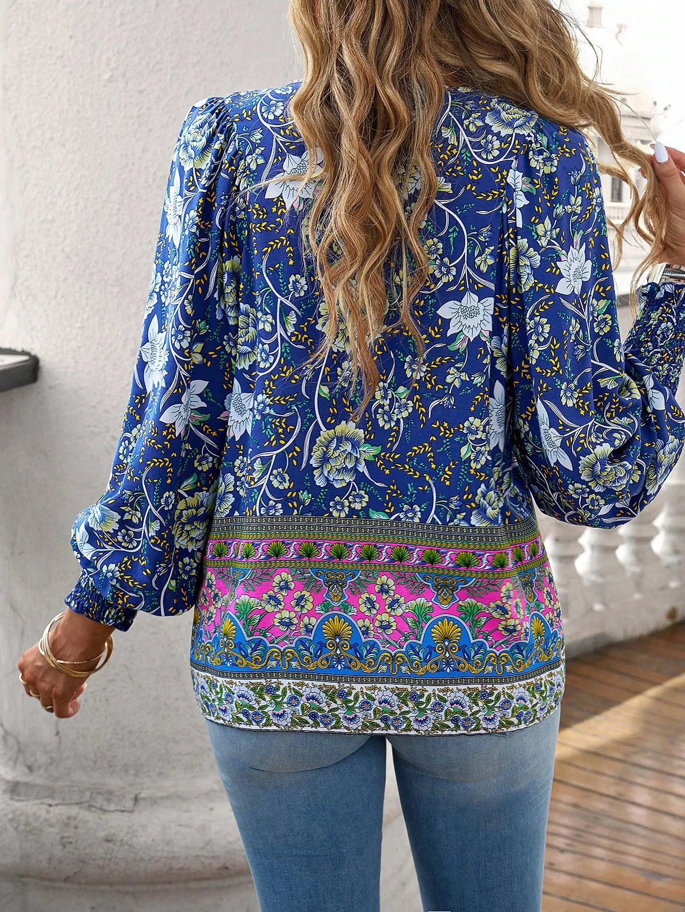 Blommig V-ringad Blus